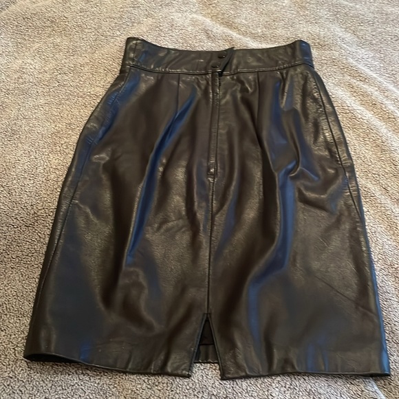 Danier High Waisted Leather Skirt - Picture 2 of 9